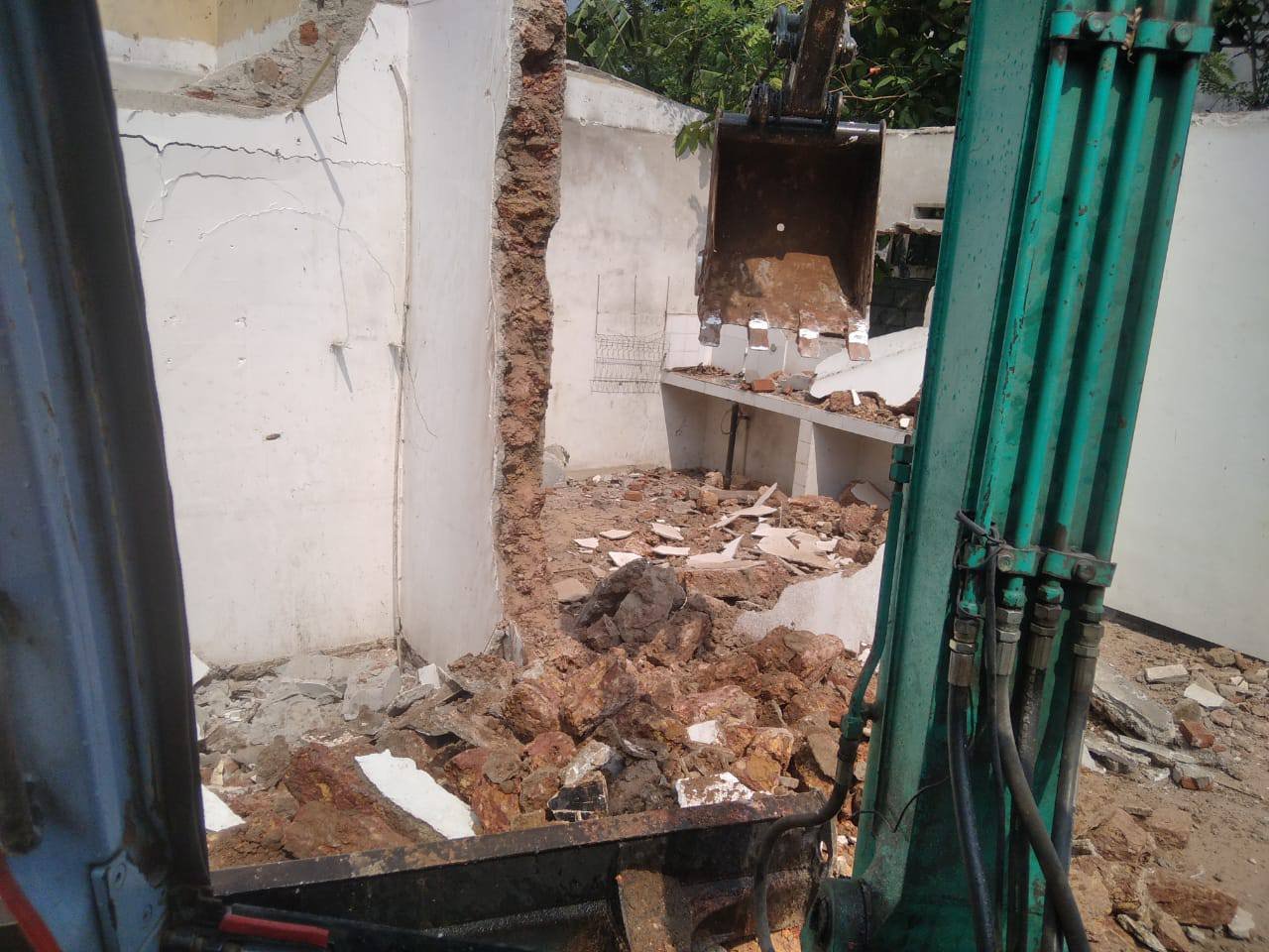 demolishing works in kadawatha