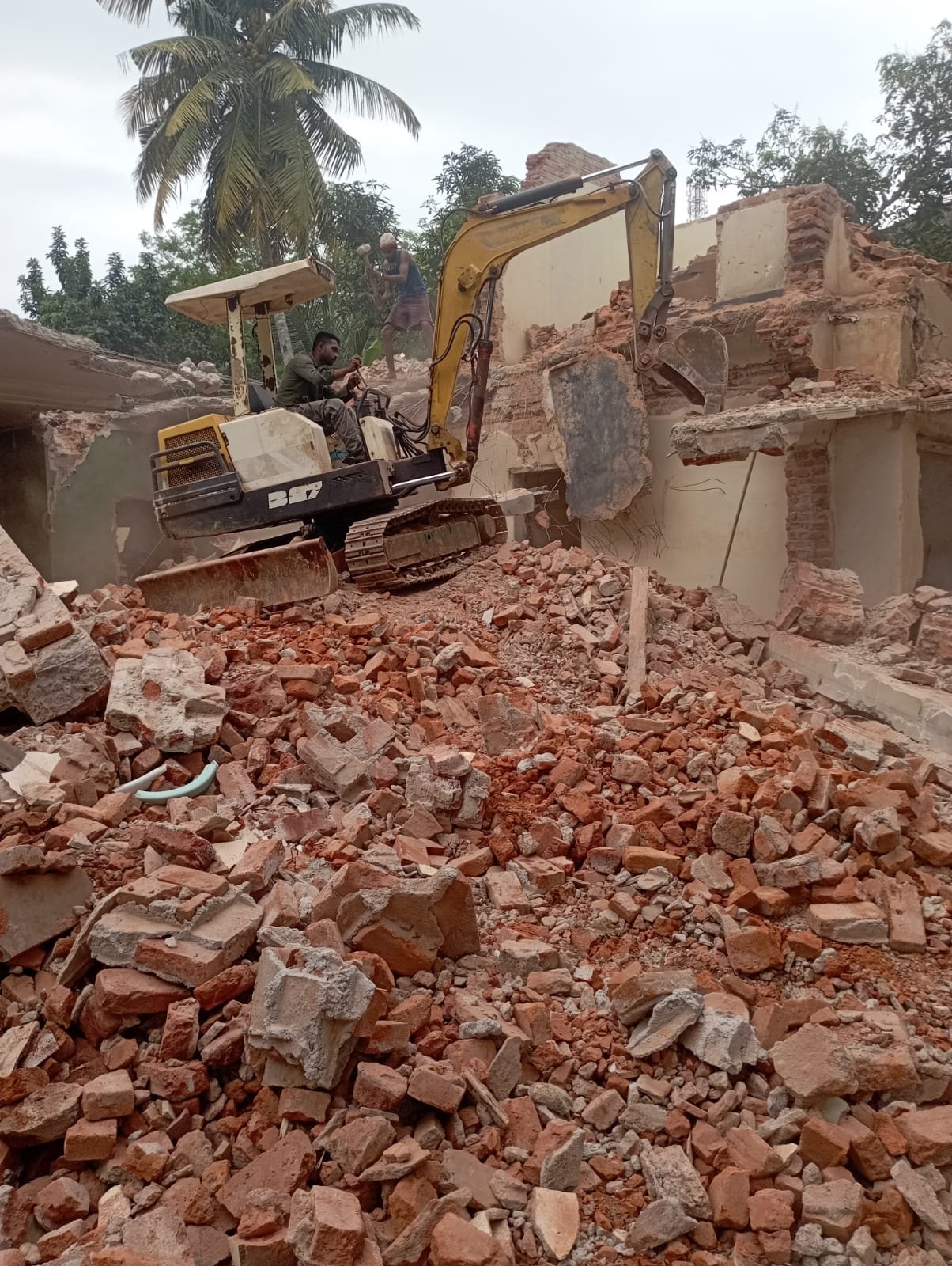 Building demolition in kadawatha