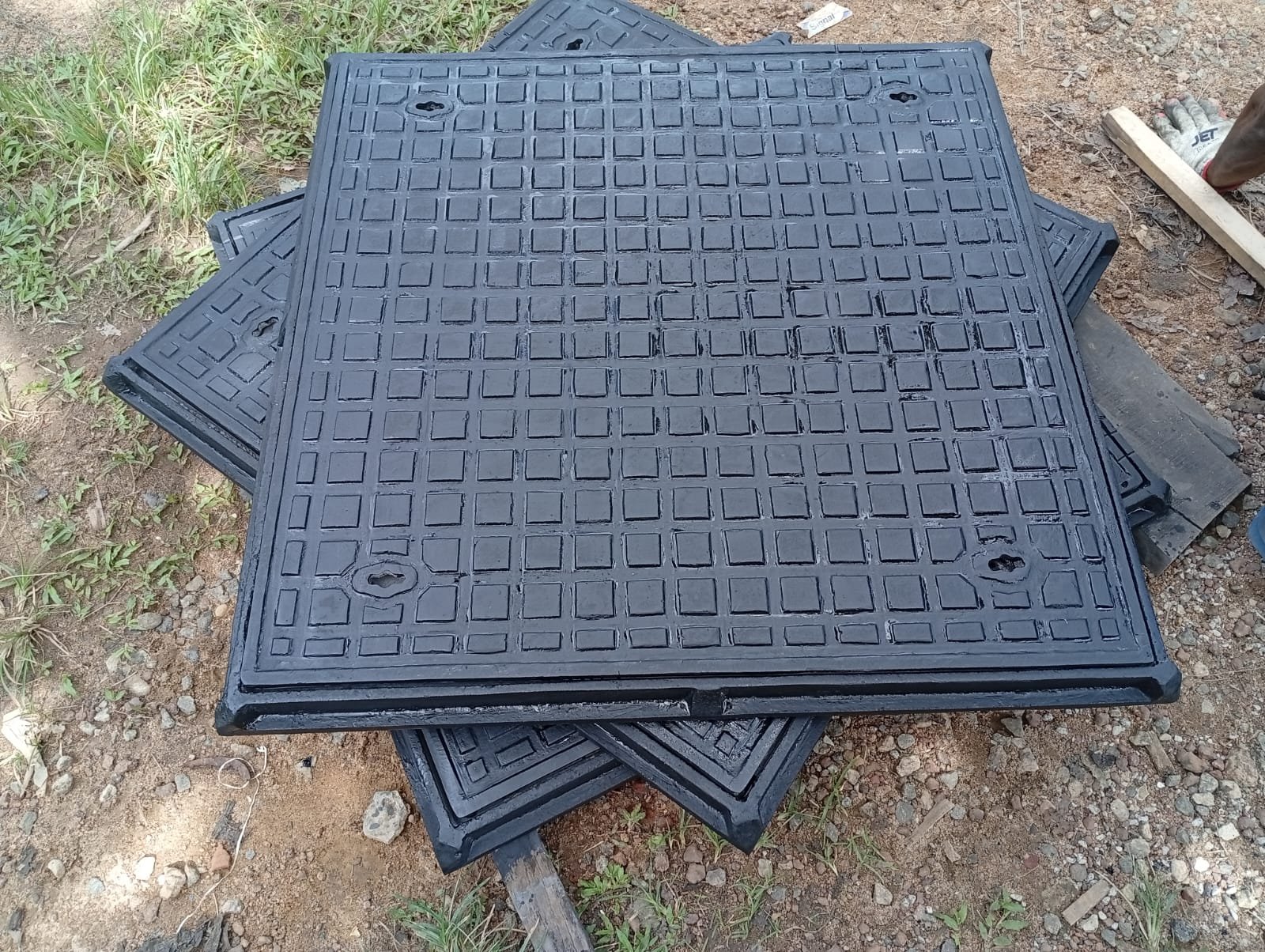 Other image 202607/double-seal-cast-iron-manhole-cover-price-in-kelaniya-wedabima-e4609784af.jpeg